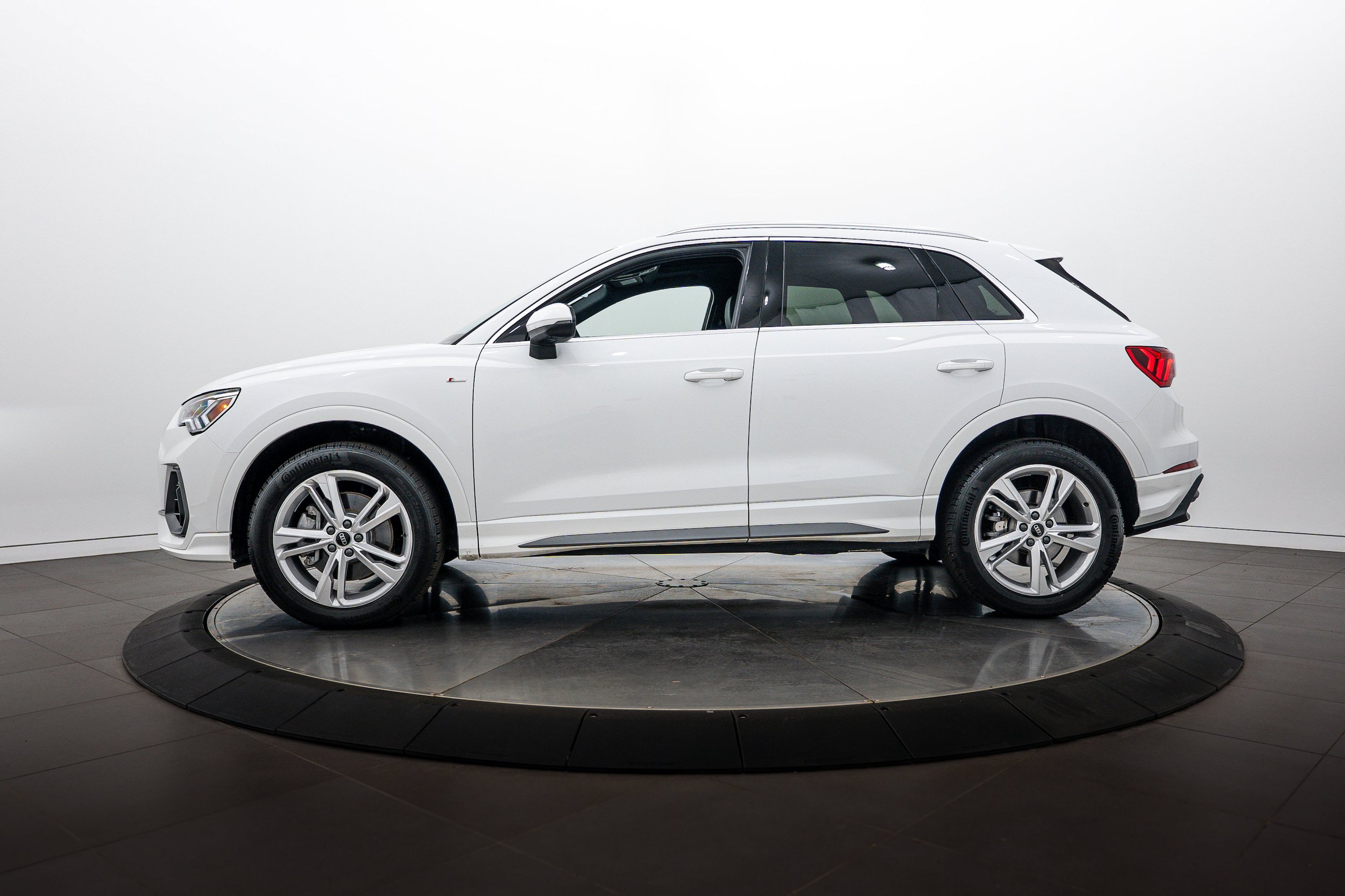 Certified 2023 Audi Q3 2.0T Premium Plus w/ Premium Plus Package AWD/4WD image 6