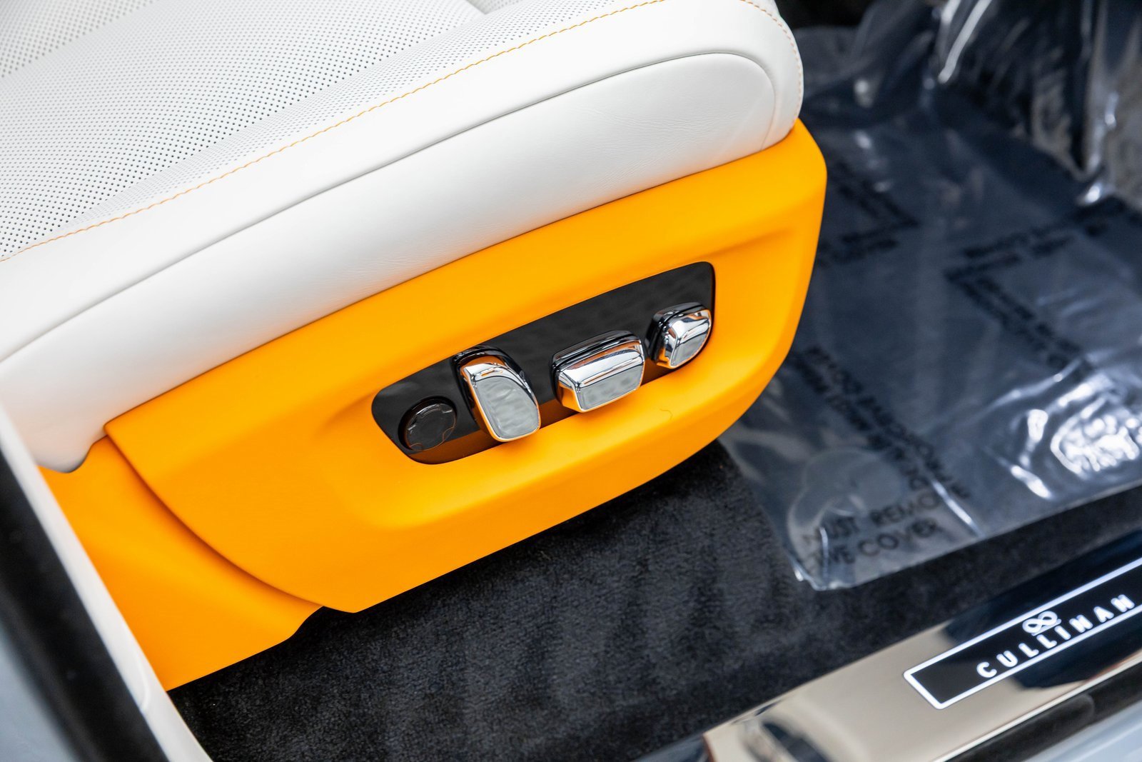 New 2026 Rolls-Royce Cullinan Black Badge image 41