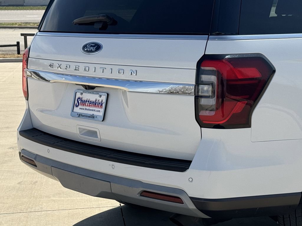 Used 2023 Ford Expedition Limited image 8