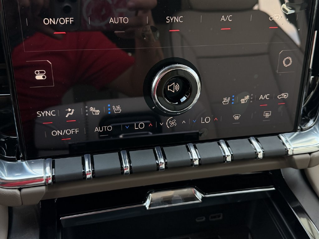 New 2027 GMC Yukon Denali w/ Denali Reserve Package AWD/4WD image 17