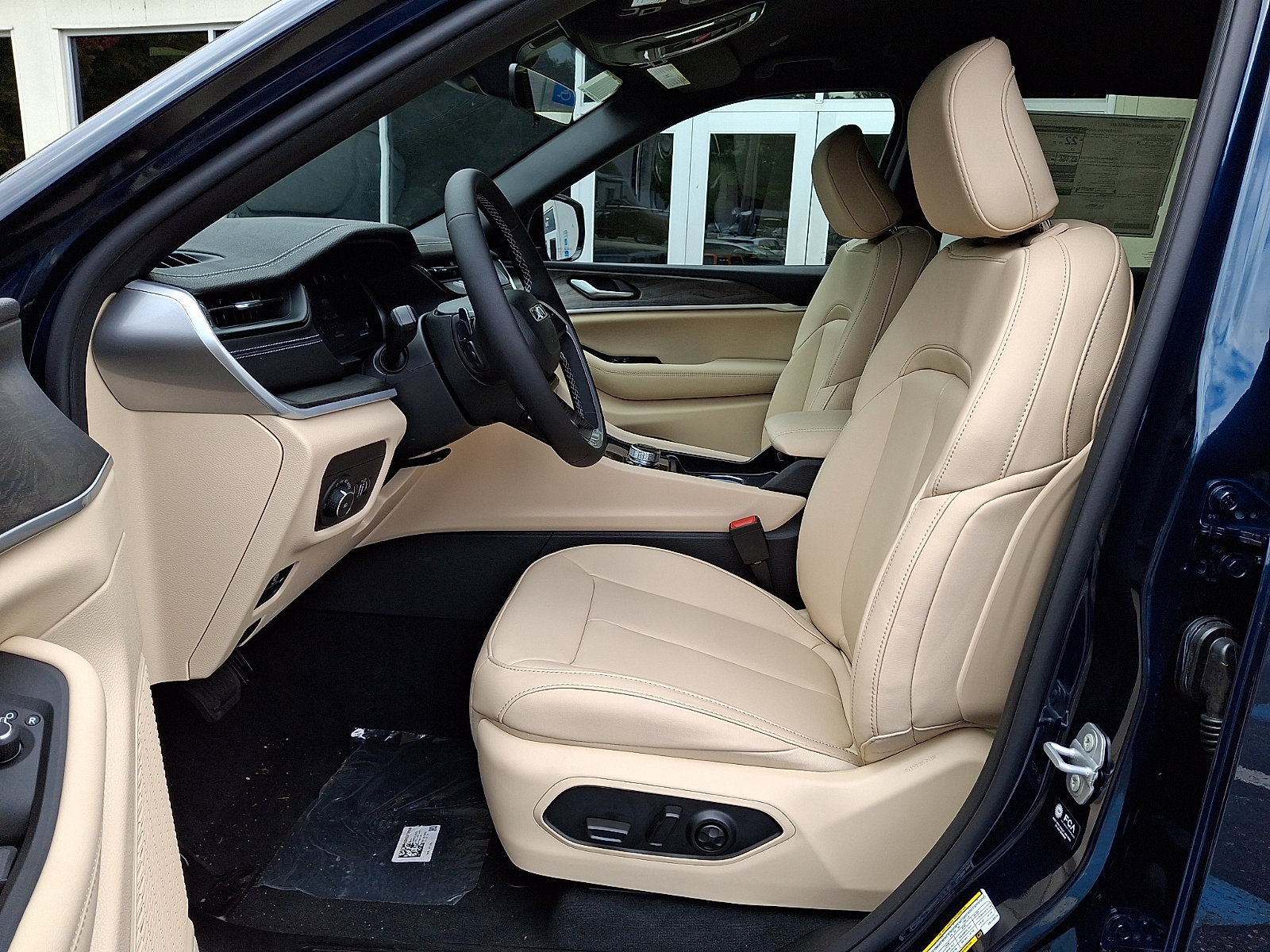 New 2027 Jeep Grand Cherokee Limited AWD/4WD image 9