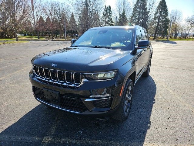 Used 2022 Jeep Grand Cherokee Limited 4xe w/ Luxury Tech Group II AWD/4WD image 2