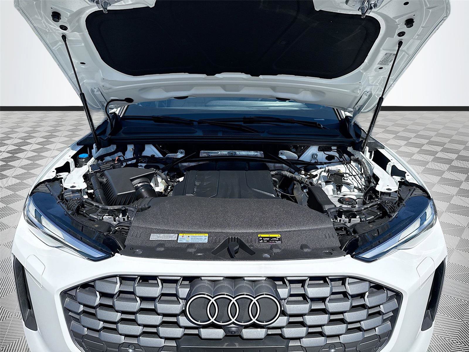 Certified 2025 Audi Q5 Premium w/ Convenience Package image 31