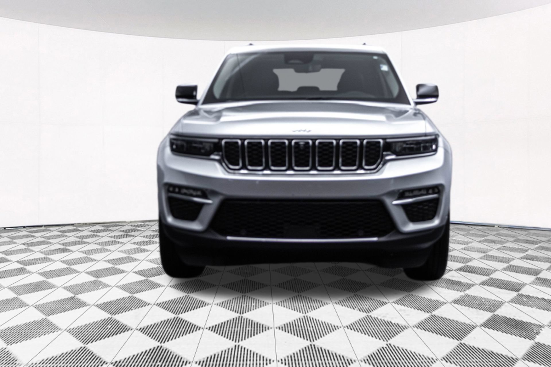 Used 2023 Jeep Grand Cherokee Limited w/ Luxury Tech Group II AWD/4WD image 15
