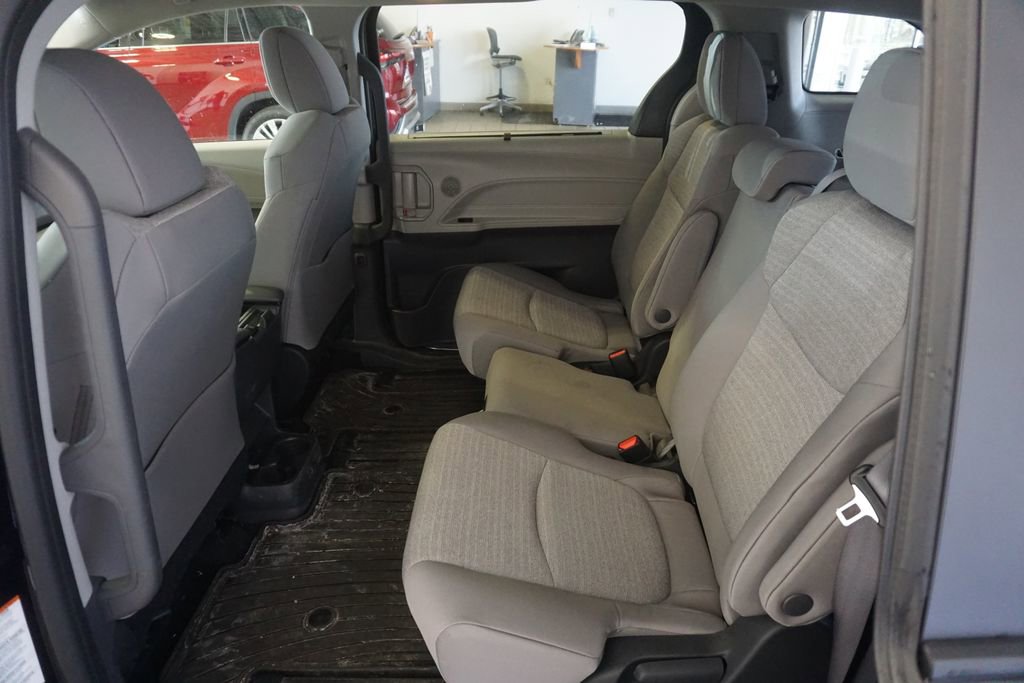 Used 2024 Toyota Sienna LE image 18