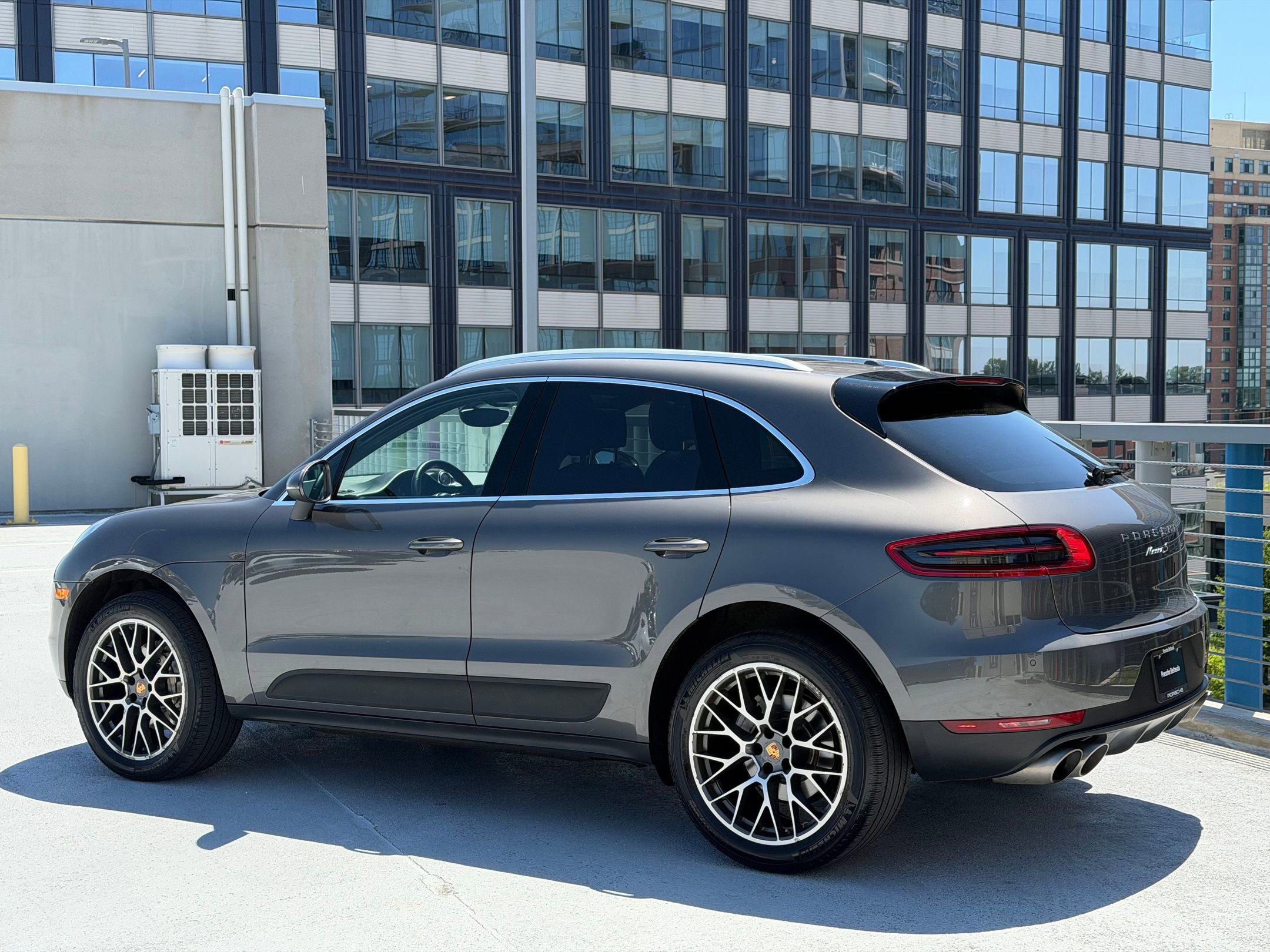 Used 2016 Porsche Macan S AWD/4WD image 3