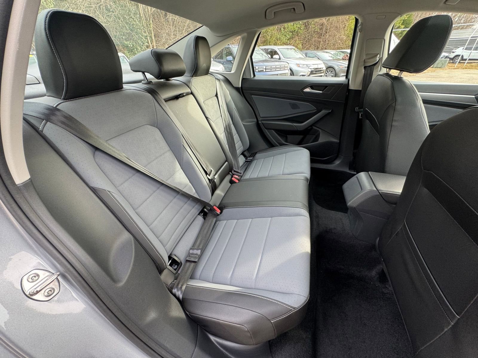 Used 2025 Volkswagen Jetta SE image 36