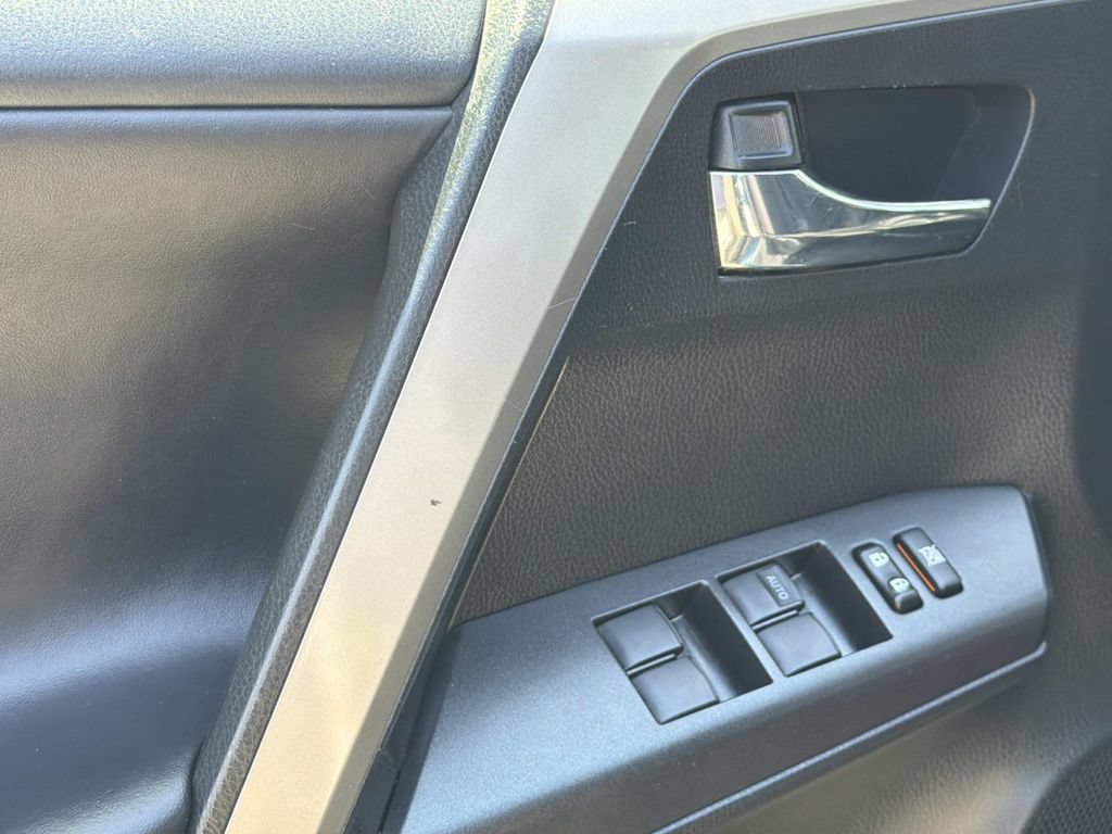 Used 2017 Toyota RAV4 XLE w/ Carpet Mat Package FWD image 20