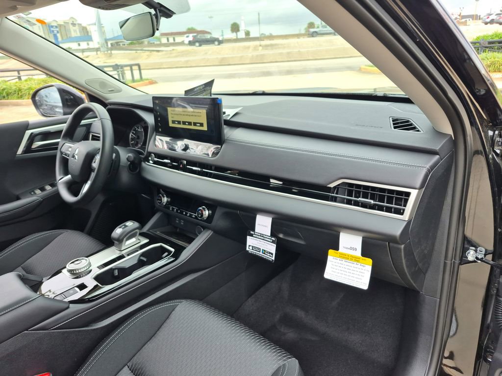New 2026 Mitsubishi Outlander ES image 22