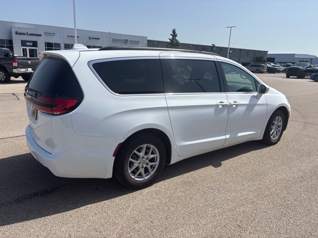 Used 2022 Chrysler Pacifica Touring-L FWD image 4