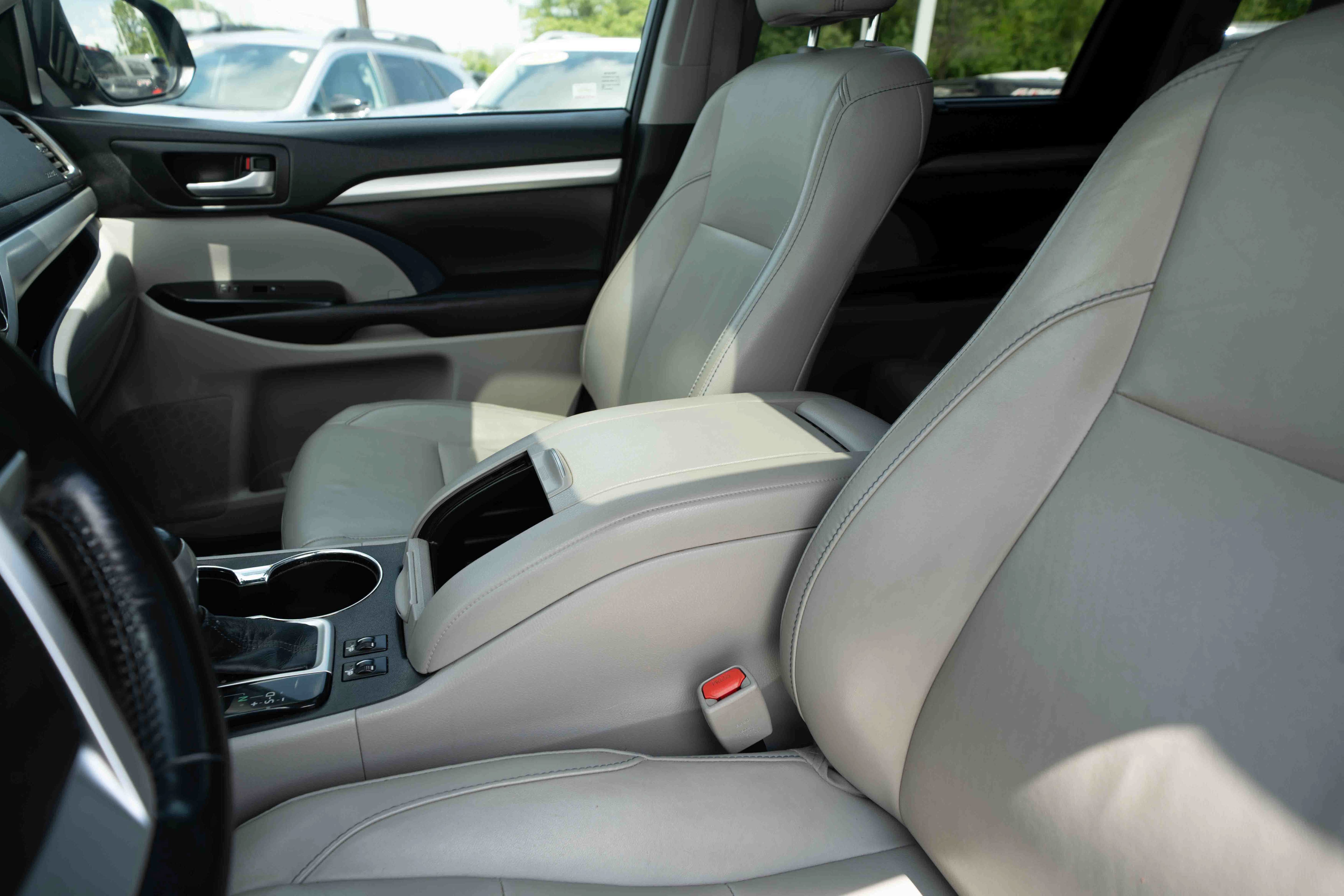Used 2016 Toyota Highlander XLE AWD/4WD image 10