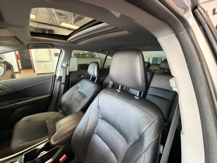 Used 2017 Honda Accord Touring image 19