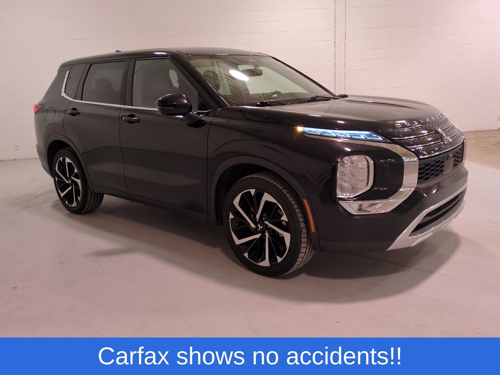 Used 2023 Mitsubishi Outlander SE AWD/4WD image 3
