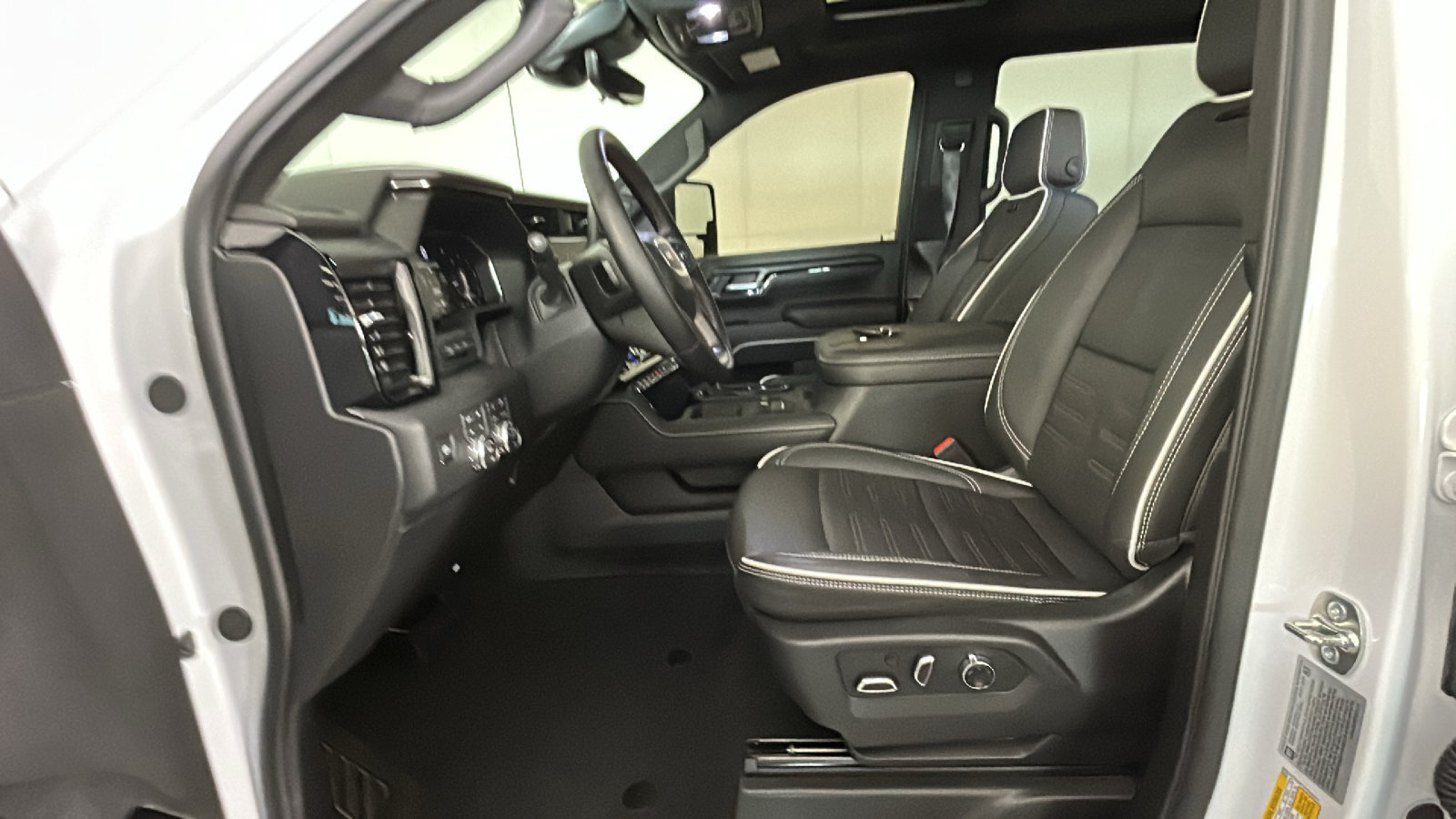 Used 2026 GMC Sierra 2500 AT4X AWD/4WD image 14