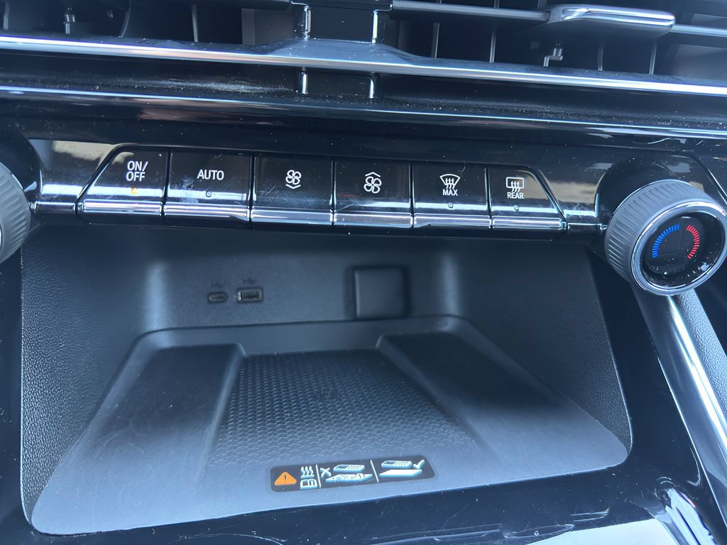 Used 2025 Chevrolet Traverse Z71 w/ LPO, Floor Liner Package AWD/4WD image 26