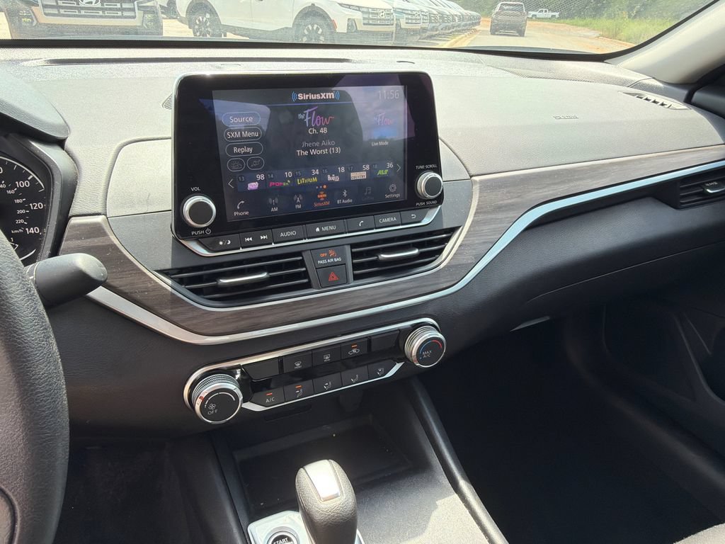 Used 2025 Nissan Altima 2.5 SV FWD image 28