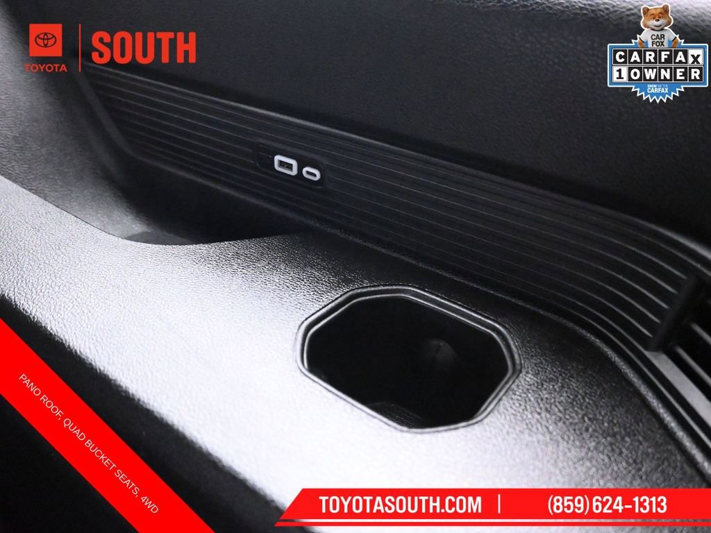 Used 2024 Jeep Wagoneer Series II image 28