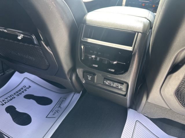Used 2025 Jeep Grand Cherokee Altitude image 12