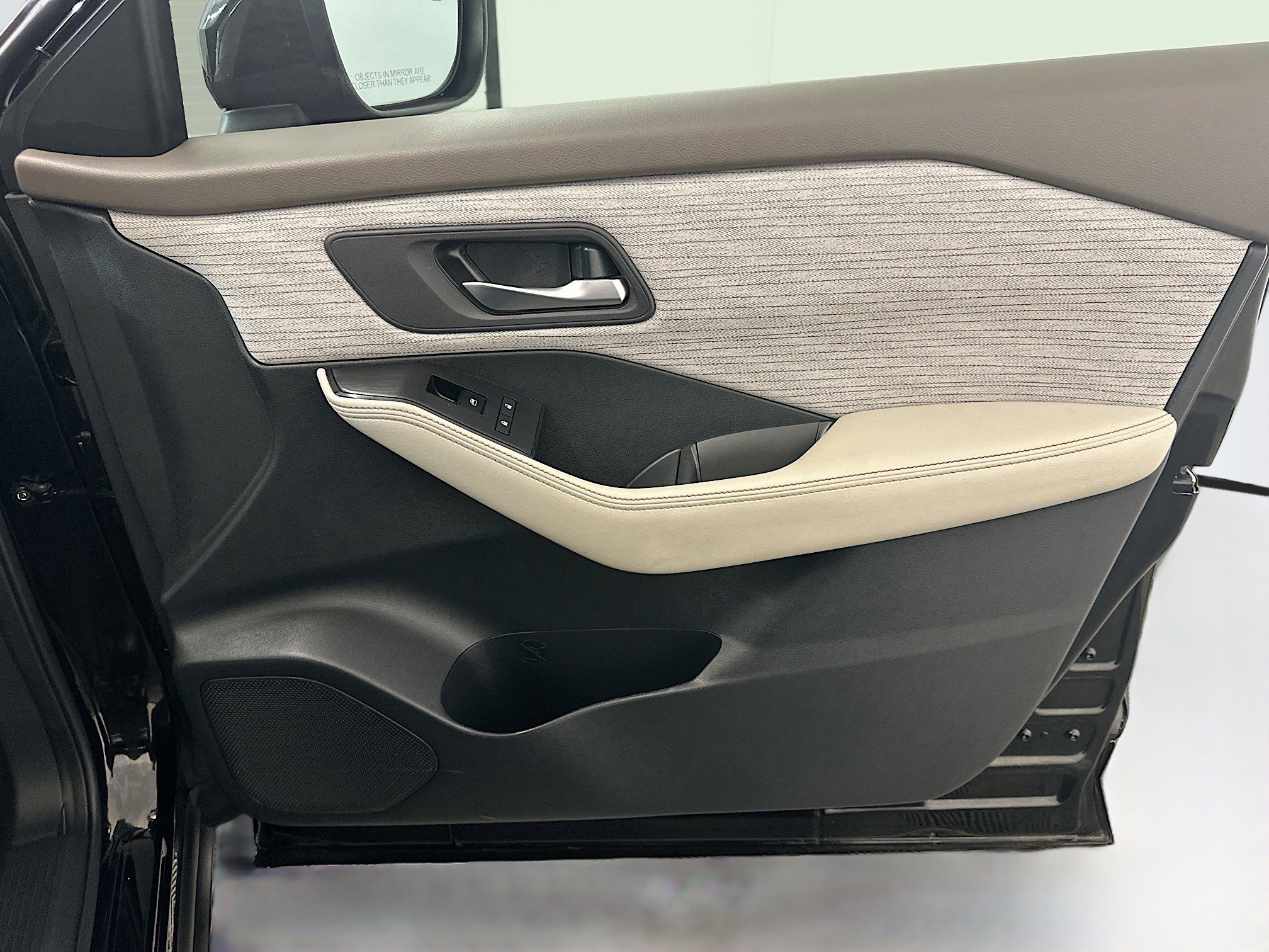 Used 2023 Nissan Rogue SV image 32