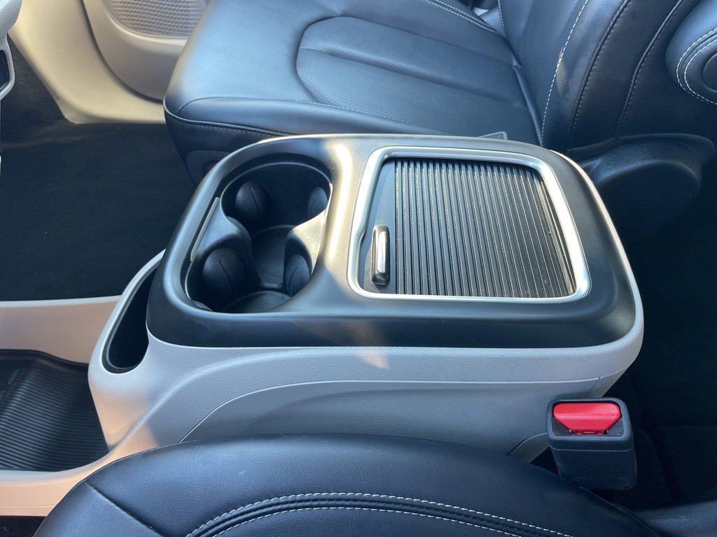 Used 2024 Chrysler Pacifica Touring-L image 14
