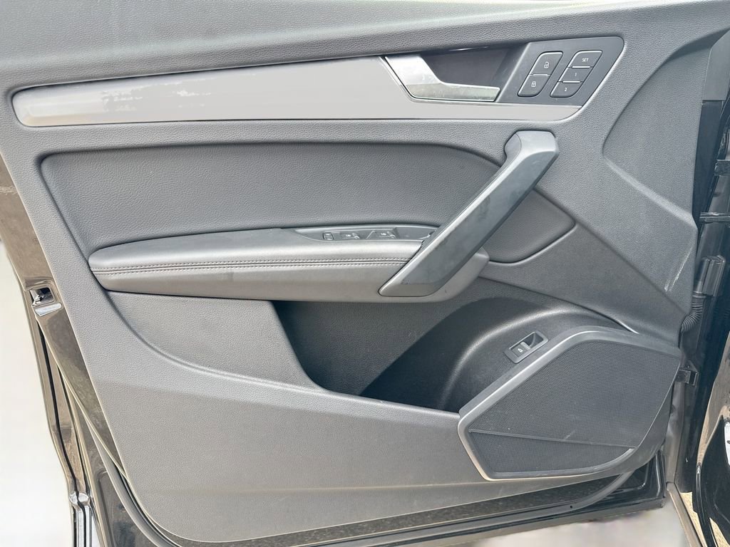 Used 2020 Audi Q5 2.0T Titanium Premium Plus w/ Premium Plus Package image 22