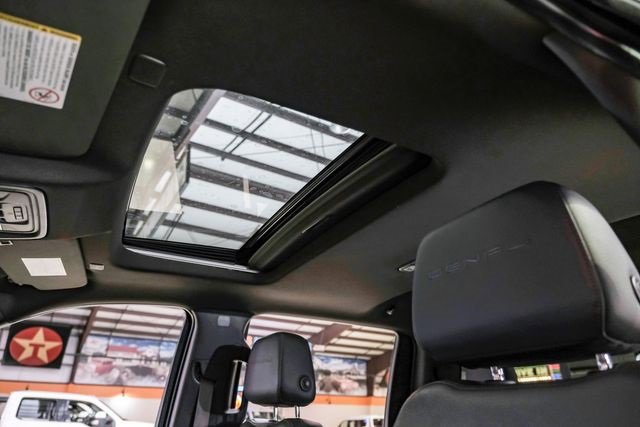 Used 2022 GMC Sierra 3500 Denali w/ Denali Black Diamond Edition image 7