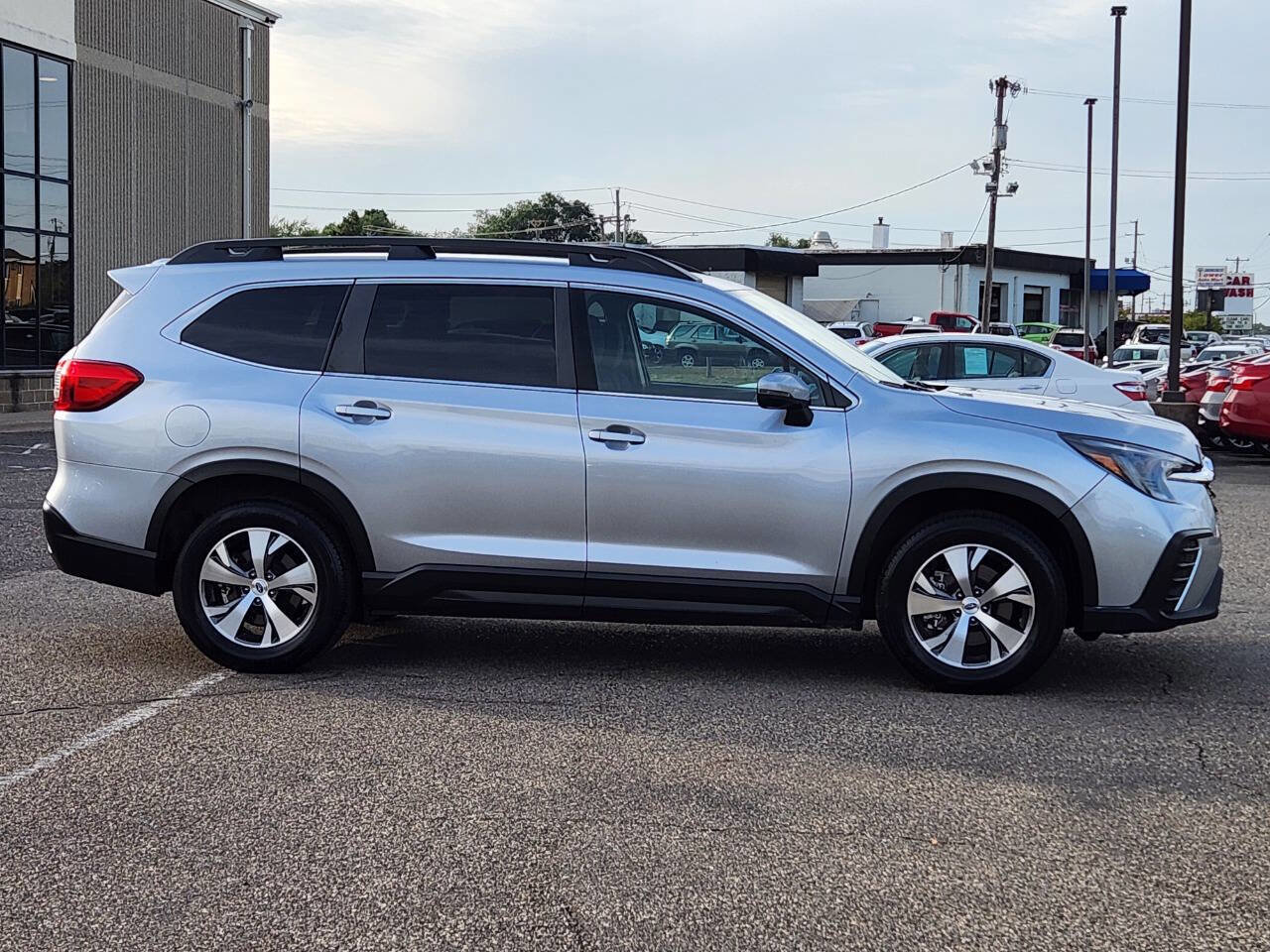 Used 2023 Subaru Ascent Premium image 10