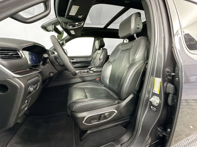 Used 2023 Jeep Wagoneer 4WD w/ Premium Group I image 4