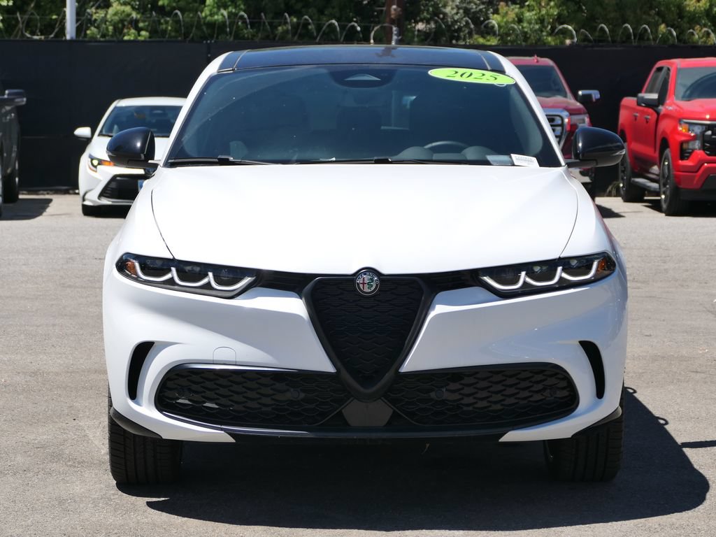 Used 2025 Alfa Romeo Tonale w/ Premium Package AWD/4WD image 6