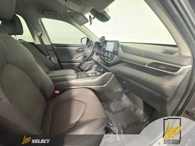 Used 2021 Toyota Highlander LE image 8