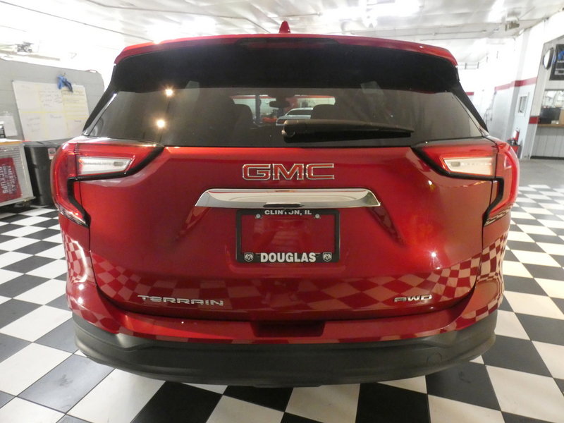 Used 2024 GMC Terrain SLE image 5