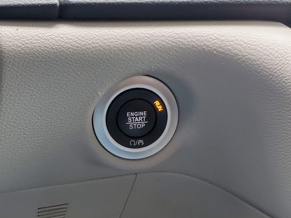 Used 2023 Chrysler Pacifica Touring-L image 24