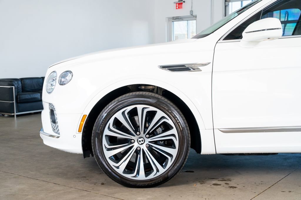 Used 2021 Bentley Bentayga Plug-In Hybrid image 9