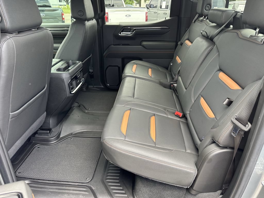 Used 2024 GMC Sierra 1500 AT4 w/ Technology Package AWD/4WD image 18