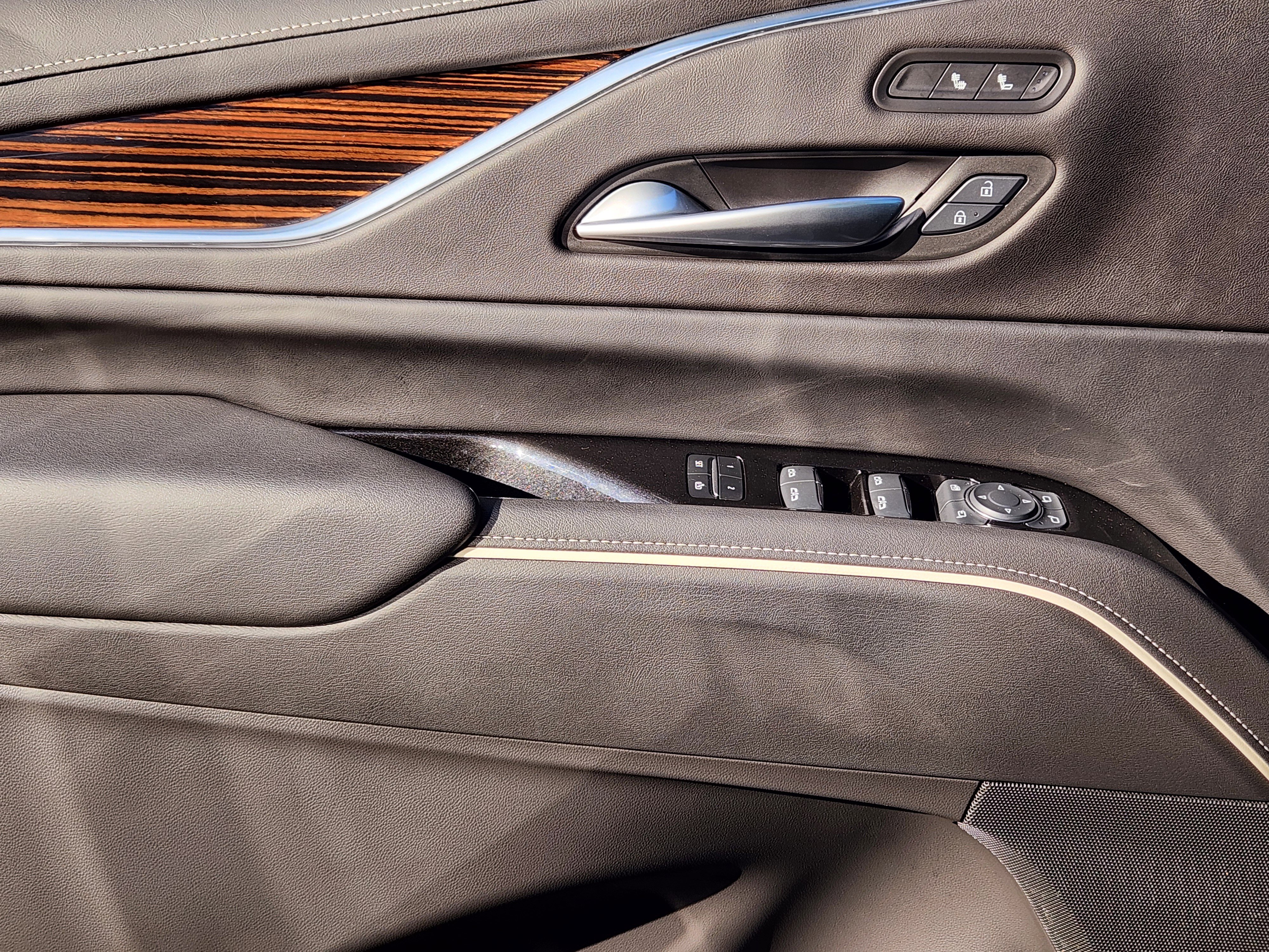 Certified 2024 Cadillac Escalade Luxury image 24