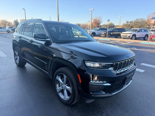 Used 2022 Jeep Grand Cherokee Limited w/ Luxury Tech Group II image 3