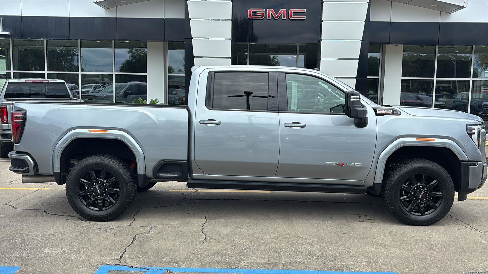 Certified 2024 GMC Sierra 2500 AT4 w/ AT4 Premium Plus Package AWD/4WD image 9