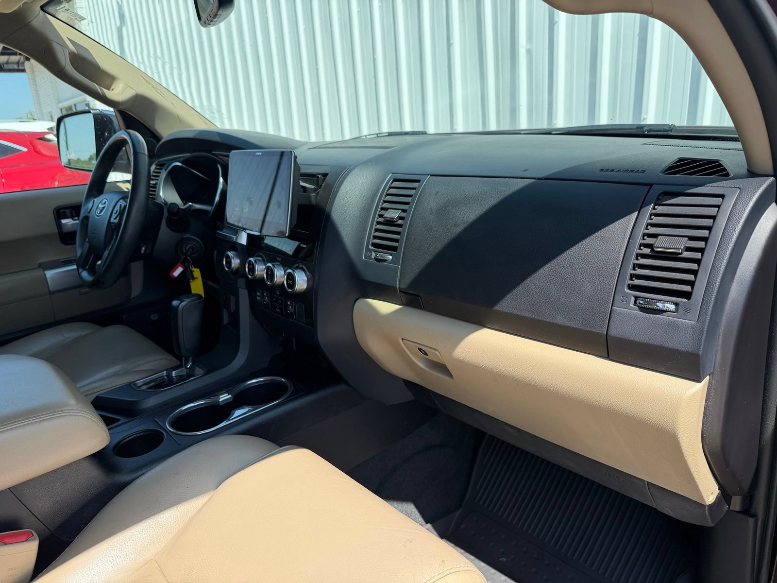 Used 2018 Toyota Sequoia Limited w/ Safety & Convenience Package RWD image 15