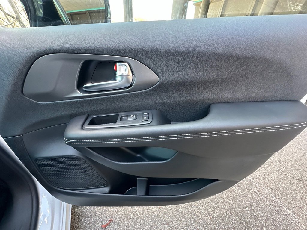 New 2026 Chrysler Pacifica Select image 23