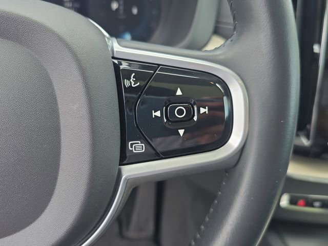 Used 2022 Volvo XC60 B5 Inscription image 20