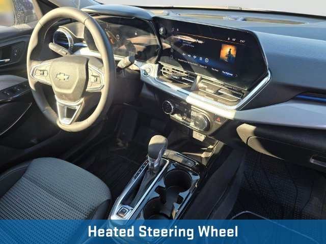 Used 2024 Chevrolet Trax LT w/ Sunroof Package FWD image 12