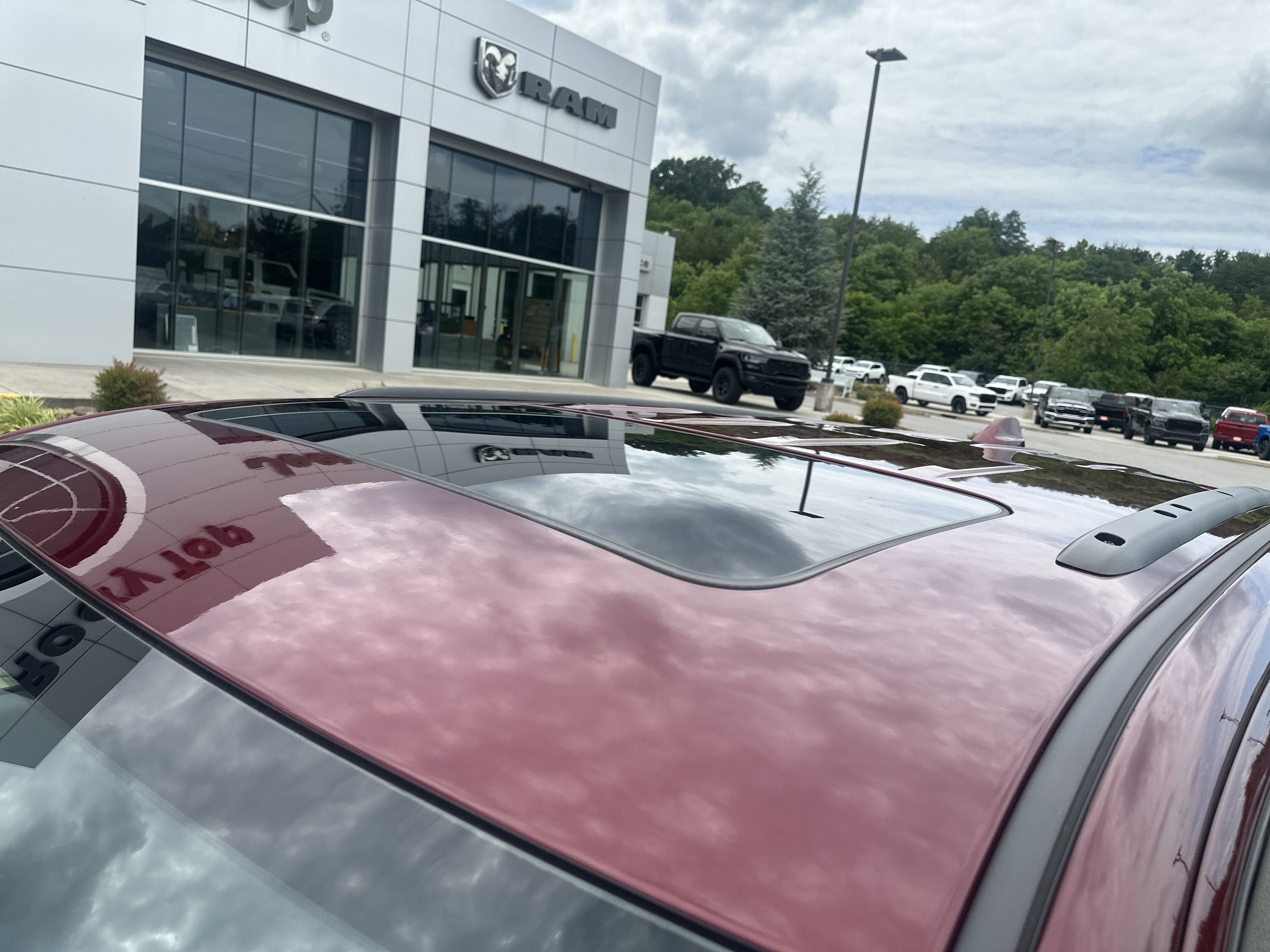 Used 2022 Jeep Grand Cherokee Laredo X AWD/4WD image 14