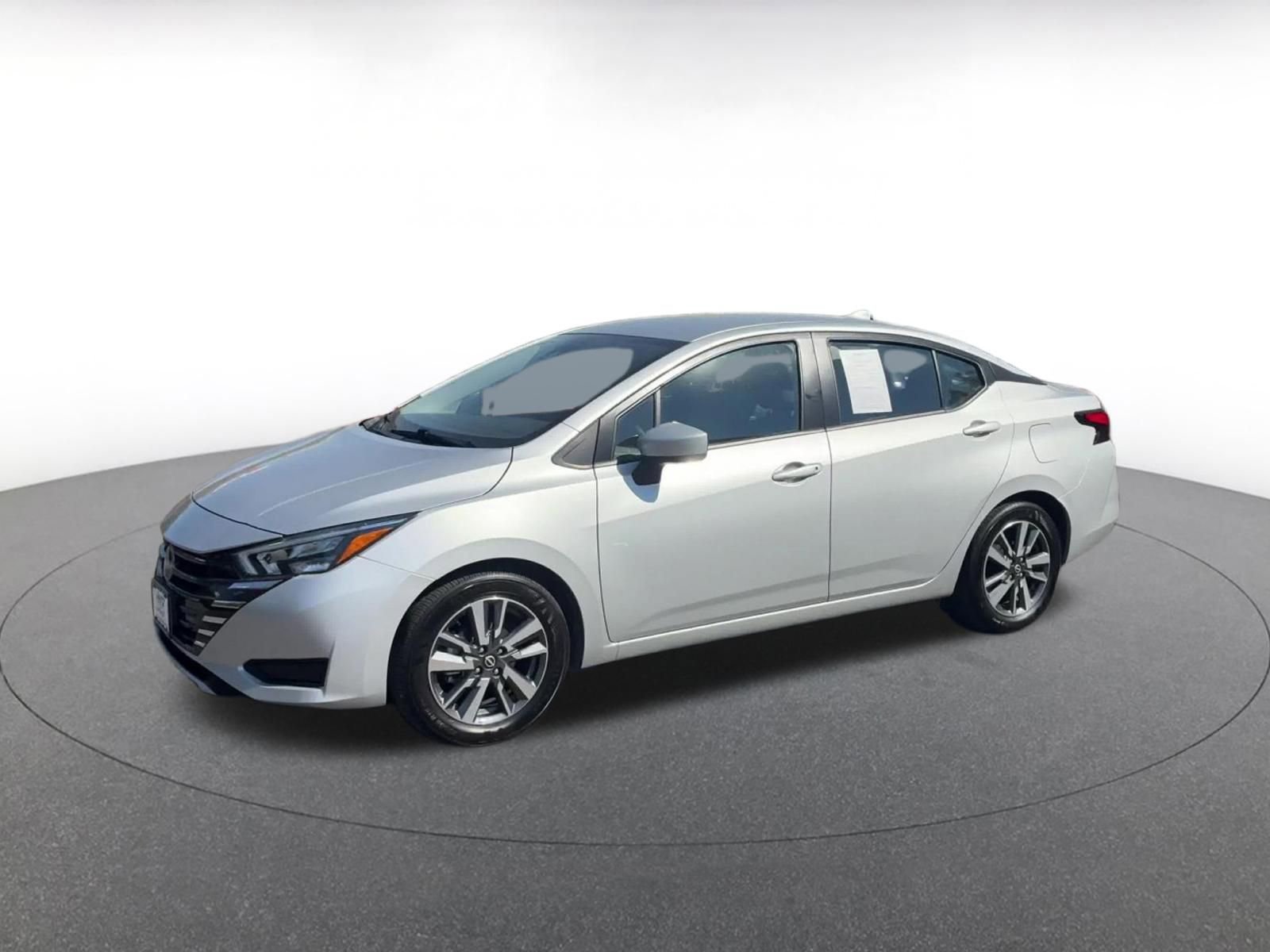 Used 2025 Nissan Versa SV image 8