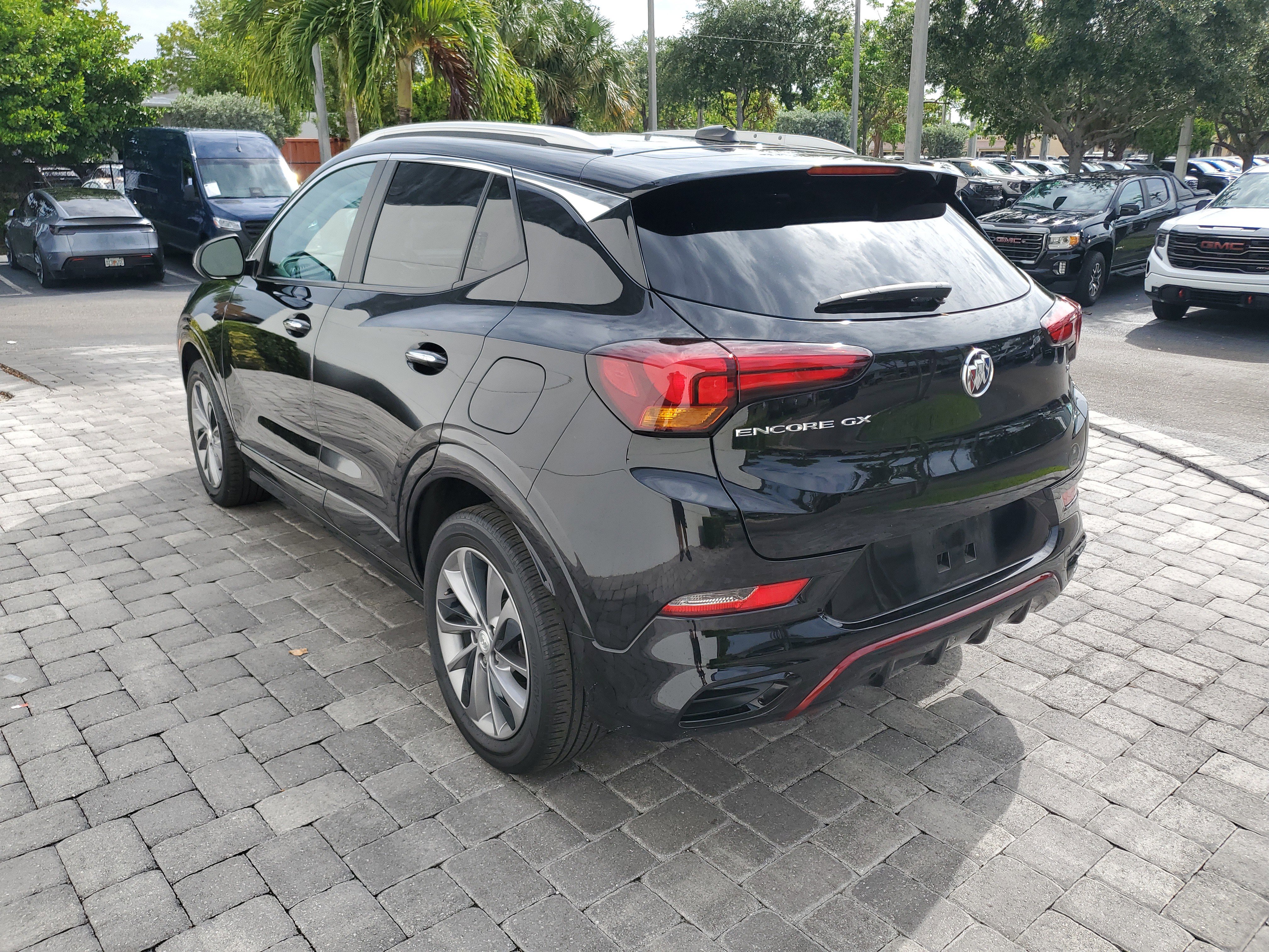 Used 2023 Buick Encore GX Select w/ Sport Touring Package FWD image 4