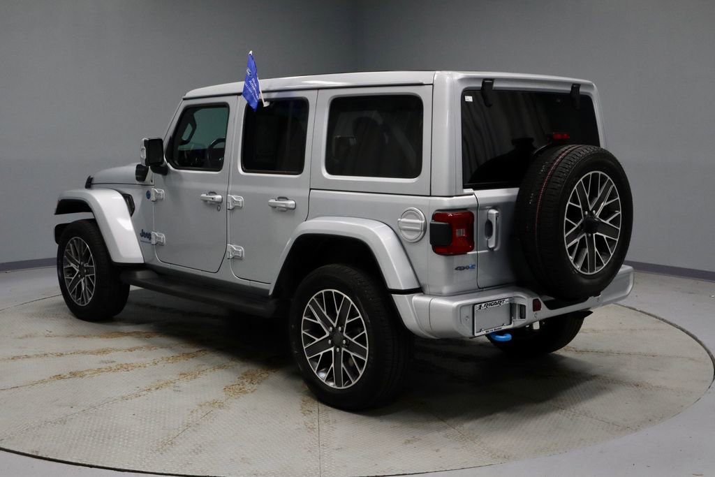 Used 2023 Jeep Wrangler Unlimited Sahara AWD/4WD image 11