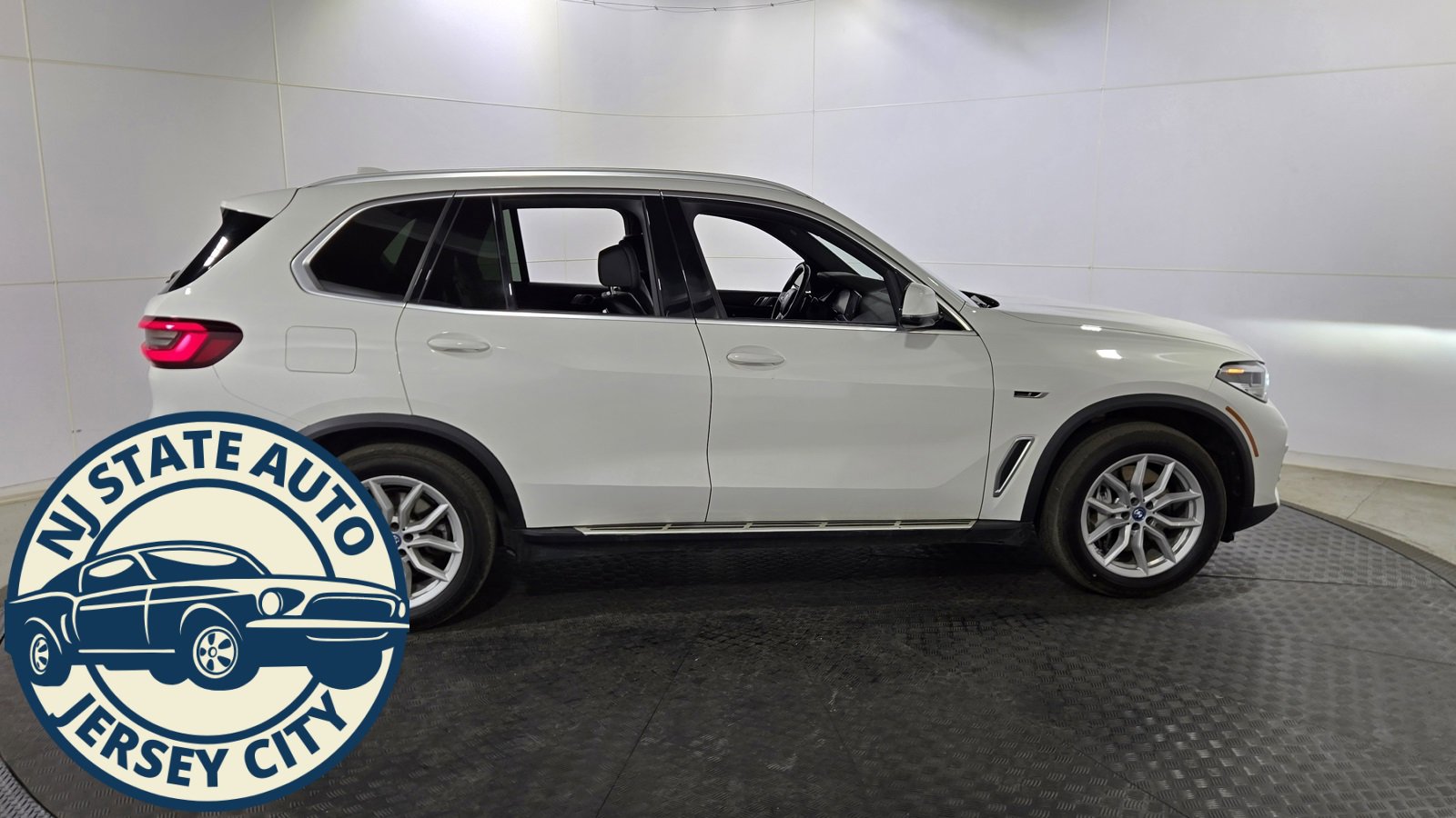 Used 2023 BMW X5 xDrive45e w/ Climate Comfort Package image 8