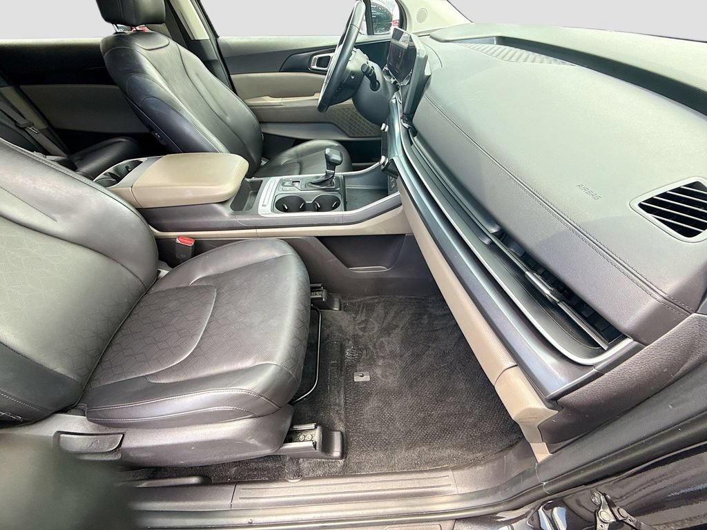 Certified 2025 Kia Carnival FWD image 13