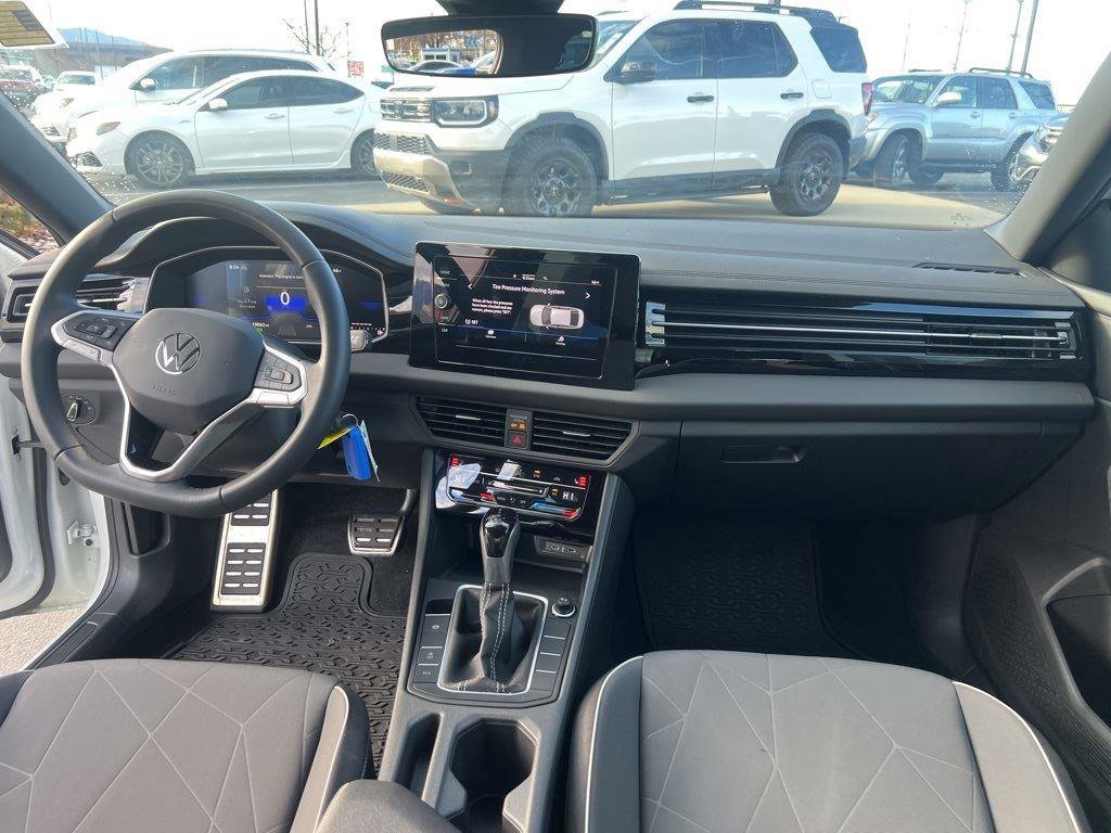 Used 2025 Volkswagen Jetta Sport image 29