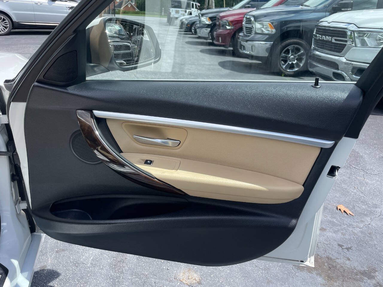Used 2017 BMW 330i Sedan RWD image 24