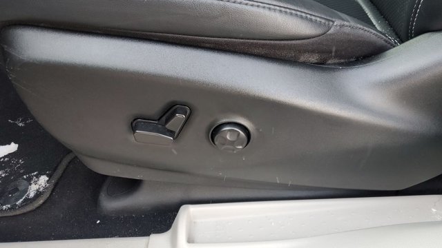 Used 2024 Chrysler Pacifica Touring-L FWD image 21